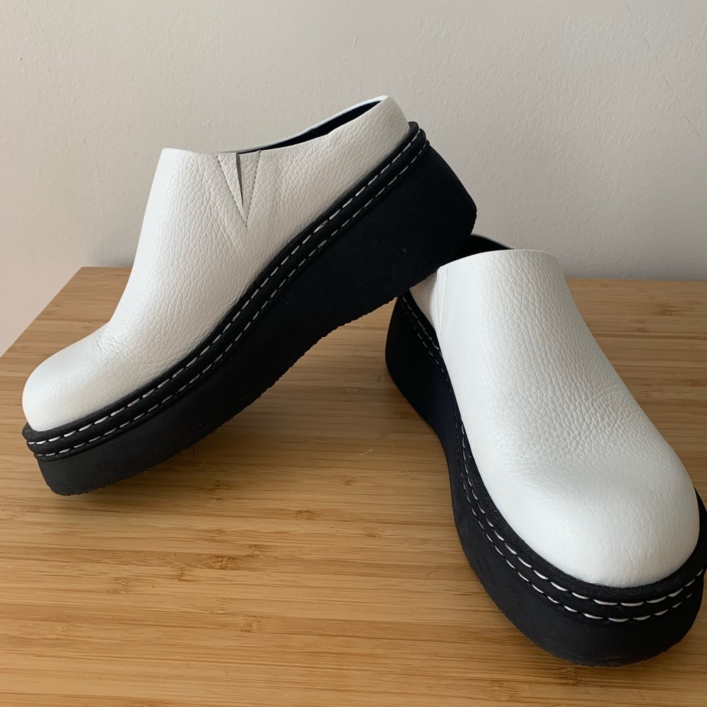 E8 Miista Mules